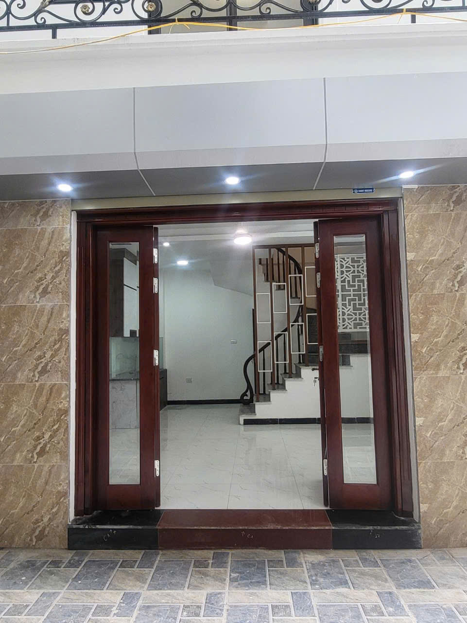 BÁN NHÀ GIA LÂM_NHÀ XÂY 5 TẦNG_MẶT TIỀN RỘNG 6 MÉT